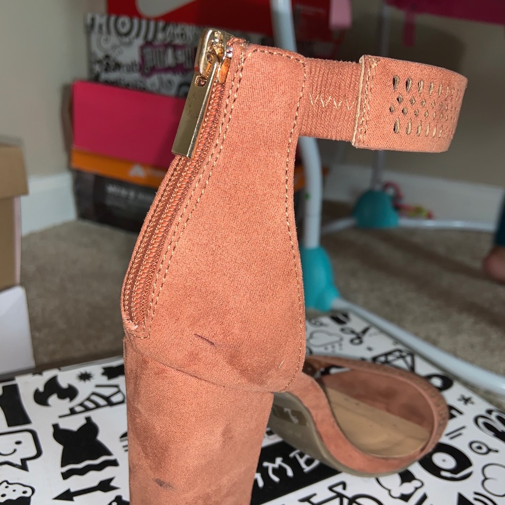 Heels - Picture 2 of 2